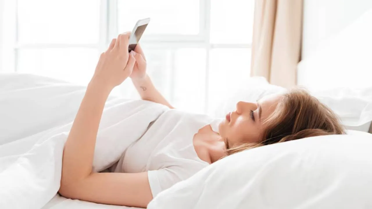 O que significa olhar o celular assim que acorda psicologia