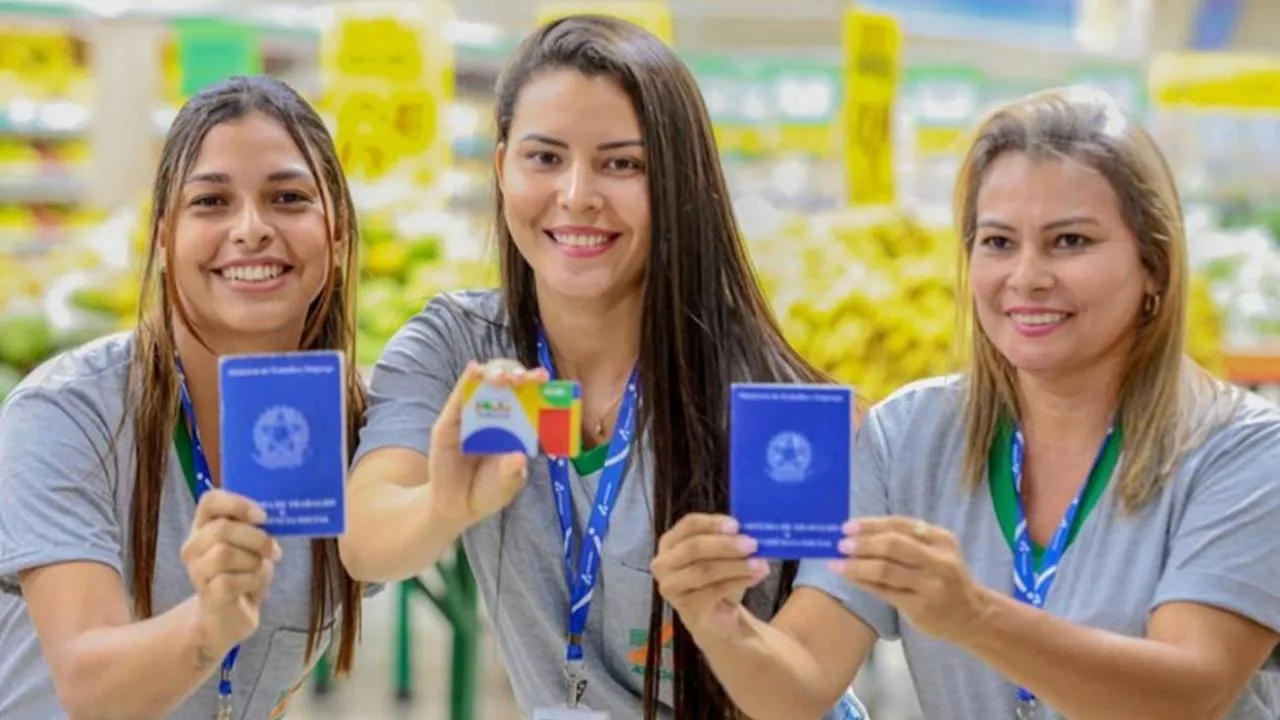 Renda elimina 1 milhão do Bolsa Família em julho Renda elimina 1 milhão do Bolsa Família em julho
